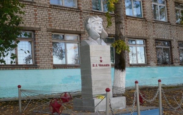 Памятник Виктору Чалдаеву